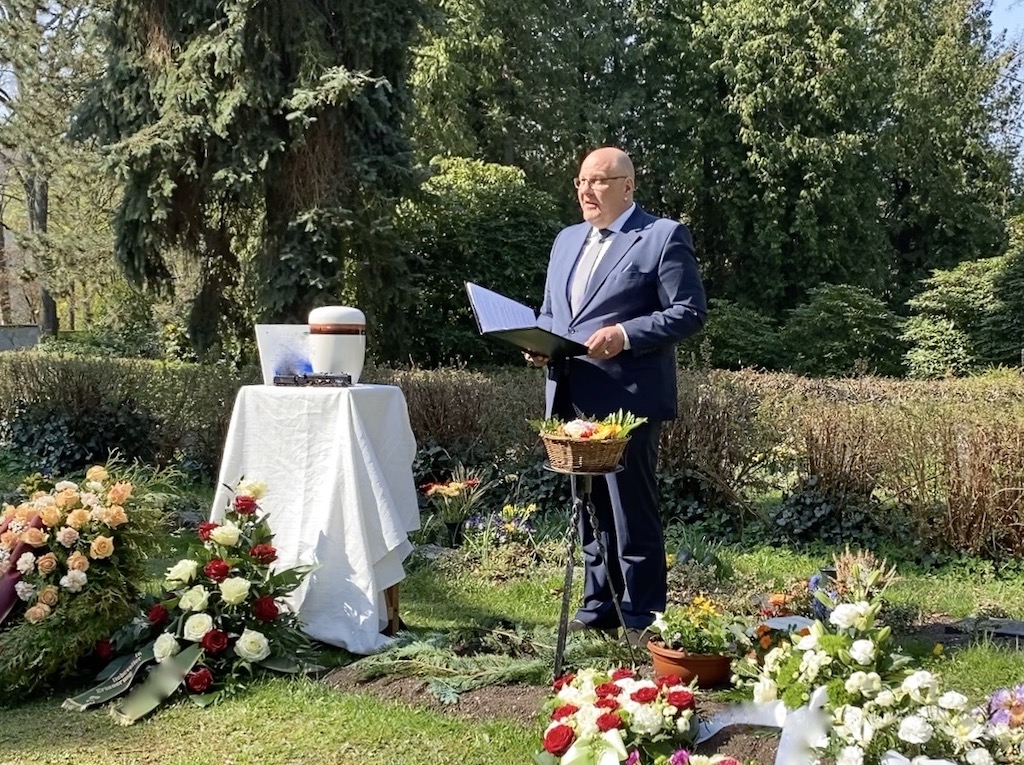 rauerhallen in Zwickau wieder geöffnet Carsten Riedel, Grabrede