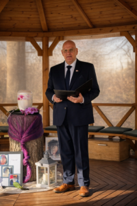 Trauerredner Carsten Riedel auf dem Waldfriedhof Zwickauer Land