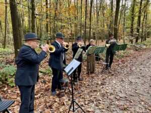 Jagdhornbläser im Friedwald Waldenburg