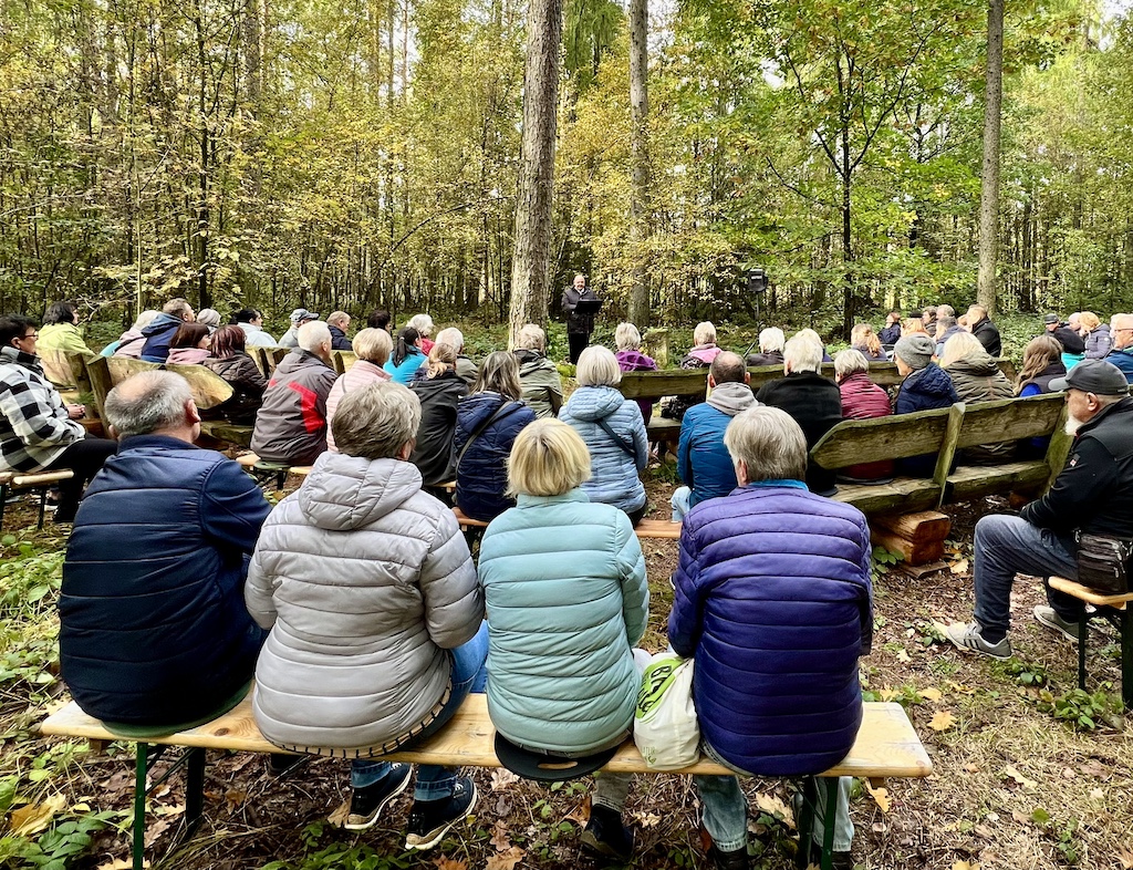 Friedwald Waldenburg, Gedenkfeier mit Rede von Carsten Riedel, CR Trauerredner