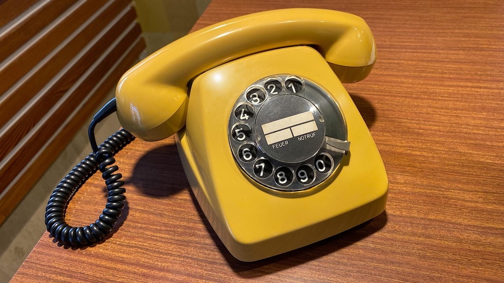 Retrotelefon, CR Trauerredner, Telefonananlage