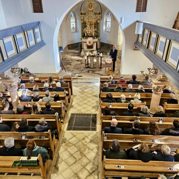 gute Trauerrede, CR Trauerredner Carsten Riedel in der Kirche Greifenhain