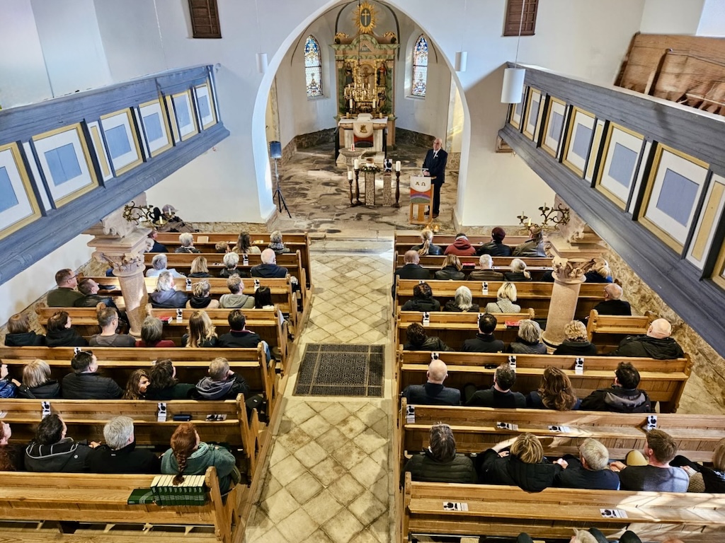 gute Trauerrede, CR Trauerredner Carsten Riedel in der Kirche Greifenhain