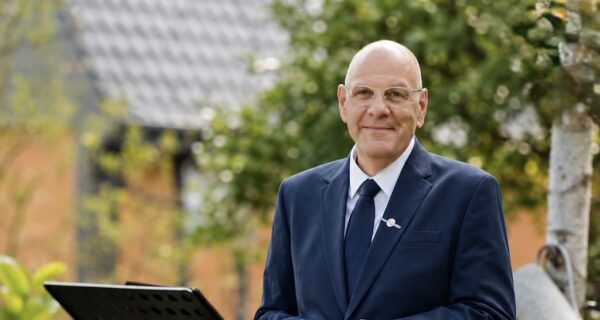 Trauerfeier im Garten, Trauerredner Carsten Riedel, CR Trauerredner
