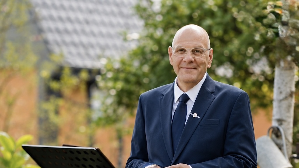 Trauerfeier im Garten, Trauerredner Carsten Riedel, CR Trauerredner
