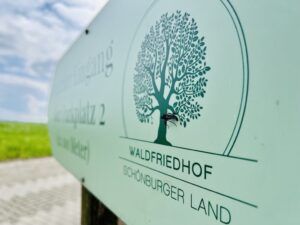 Schild, Waldfriedhof Schönburger Land