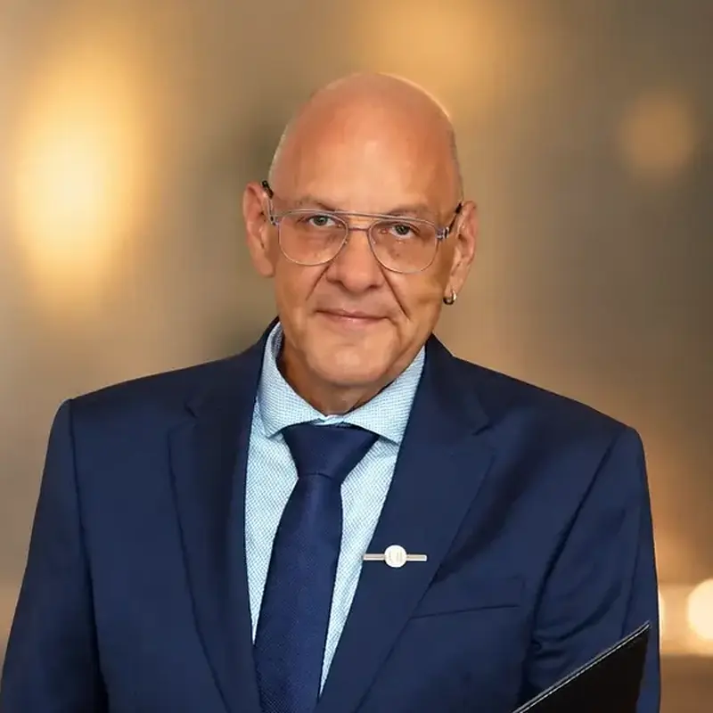 Trauerredner Carsten Riedel im Porträt