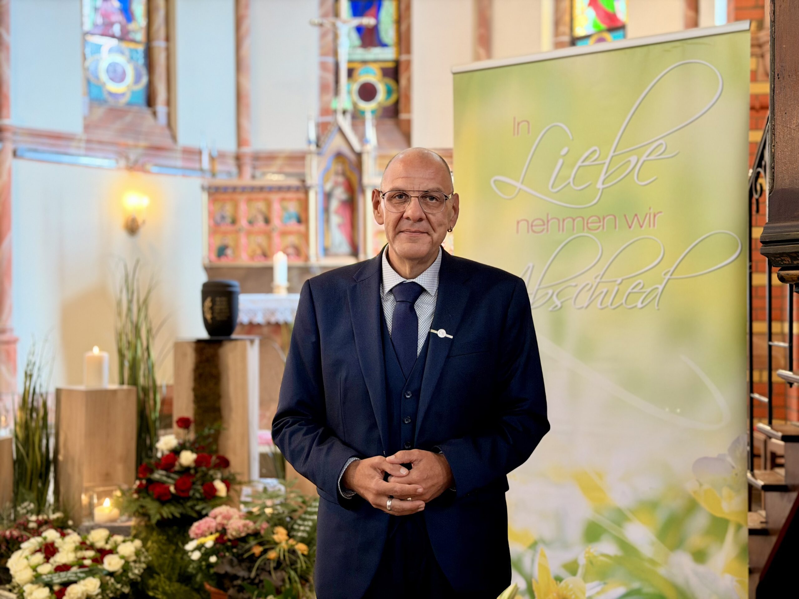 Carsten Riedel als Trauerredner in der Kirche Cainsdorf in Zwickau