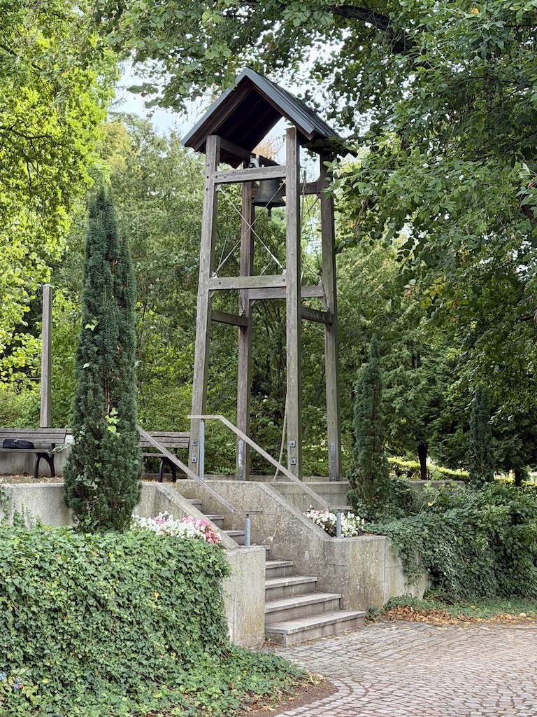 Handgeläut auf dem Friedhof Planitz