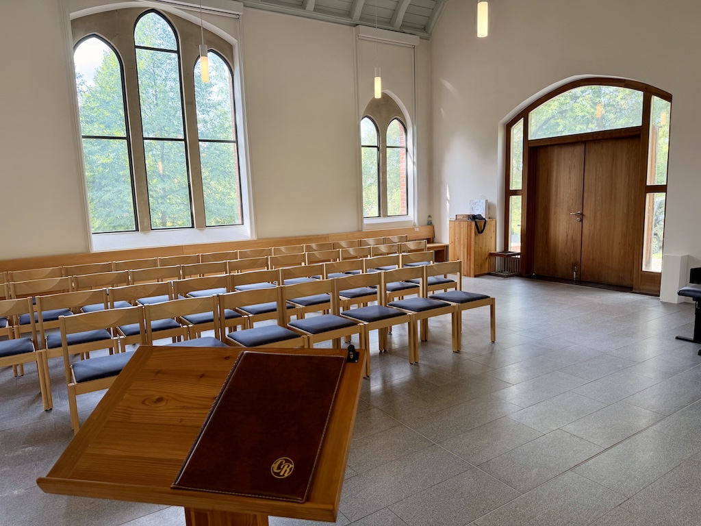 Innenansicht der Trauerhalle auf dem Friedhof Planitz