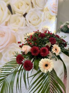 Blumenschmuck bei einer Trauerfeier in Planitz