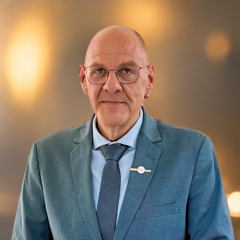 Trauerredner Carsten Riedel im Porträt